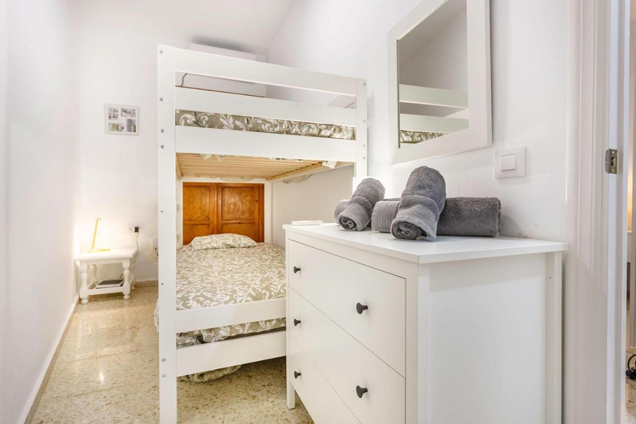 Apartamentos Sta Maria La Blanca Seville Luaran gambar