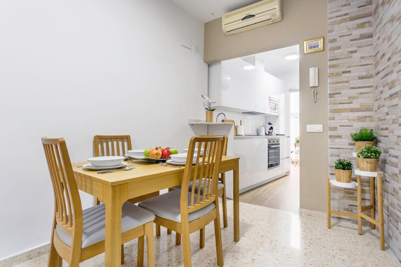 Apartamentos Sta Maria La Blanca Seville Luaran gambar
