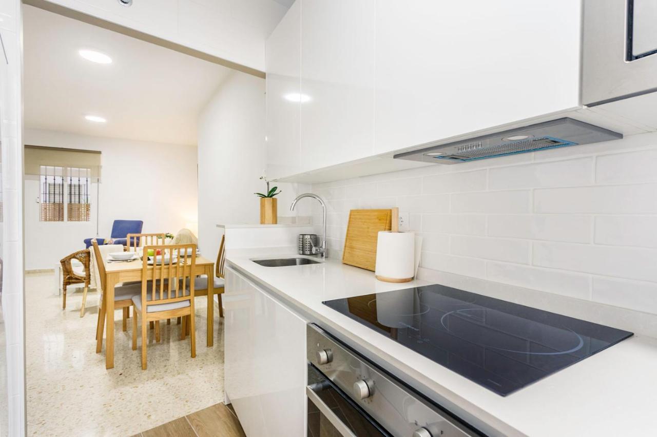 Apartamentos Sta Maria La Blanca Seville Luaran gambar