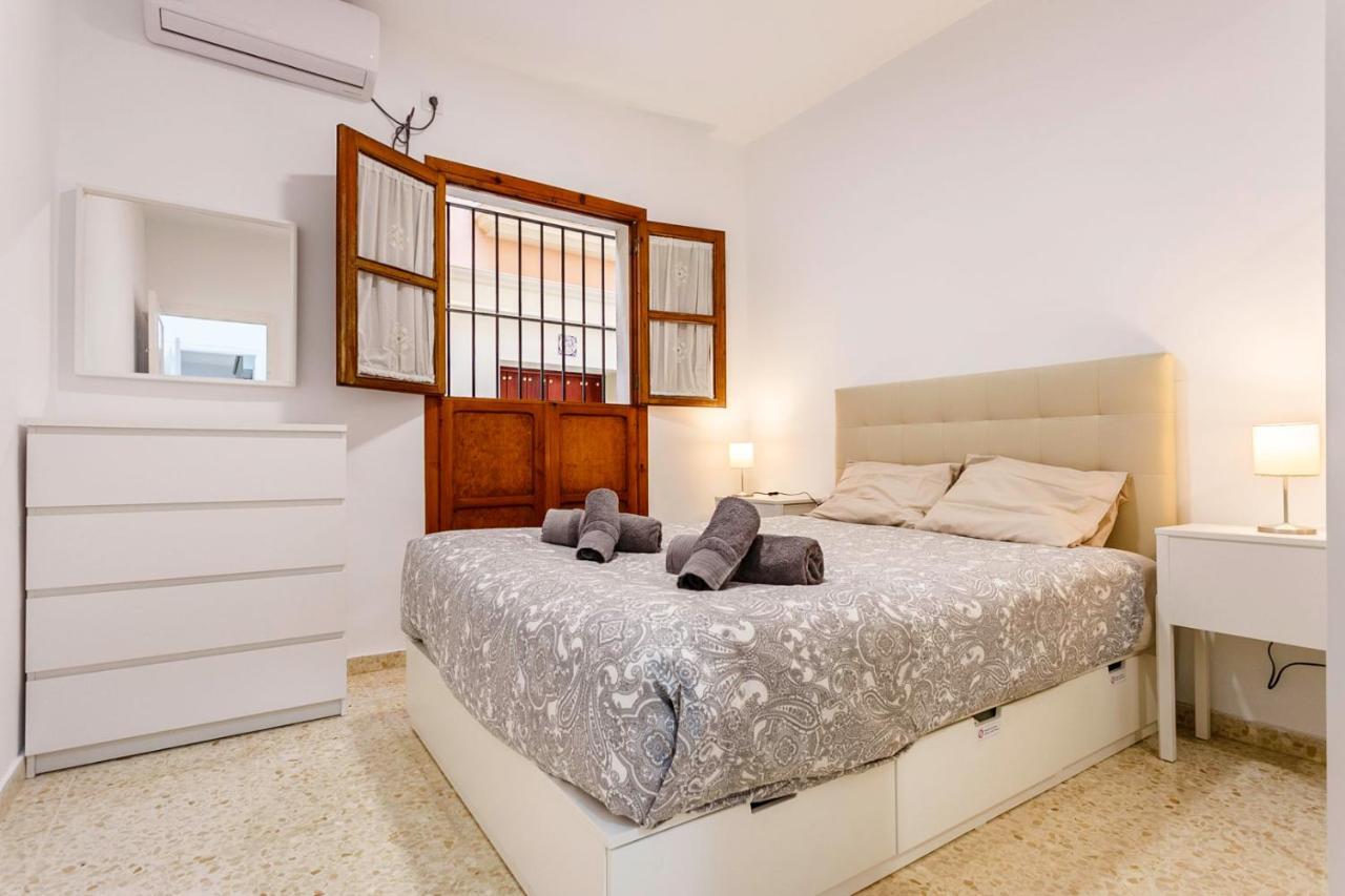 Apartamentos Sta Maria La Blanca Seville Luaran gambar