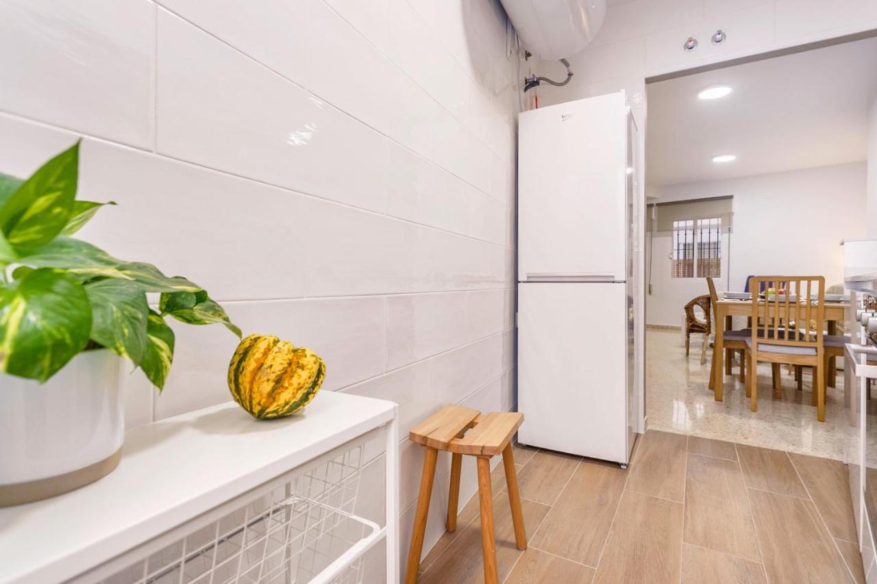 Apartamentos Sta Maria La Blanca Seville Luaran gambar