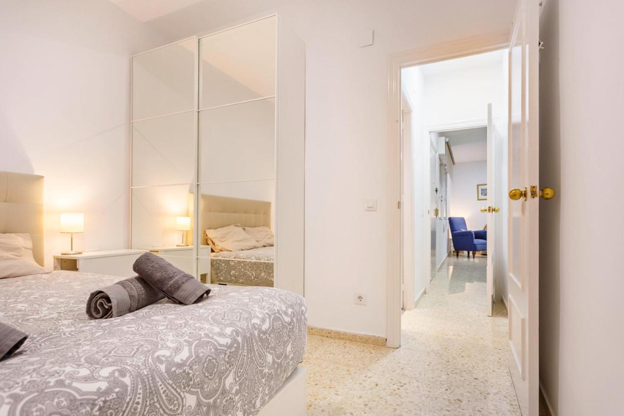 Apartamentos Sta Maria La Blanca Seville Luaran gambar