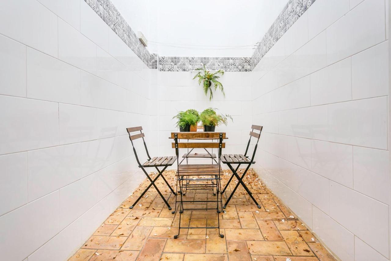 Apartamentos Sta Maria La Blanca Seville Luaran gambar